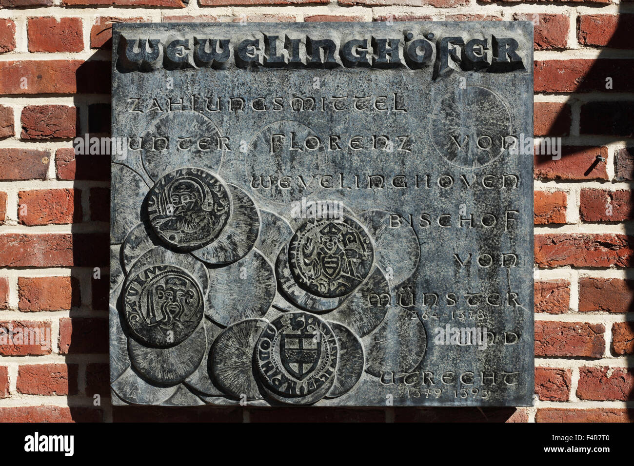 Ehemaliges Zahlungsmittel Westfaelischer Pfennig, Gedenktafel eine der Kapelle St. Josef Zur Erinnerung eine Höhle Wewelinghoefer Und ein Florenz von Wevelin Stockfoto