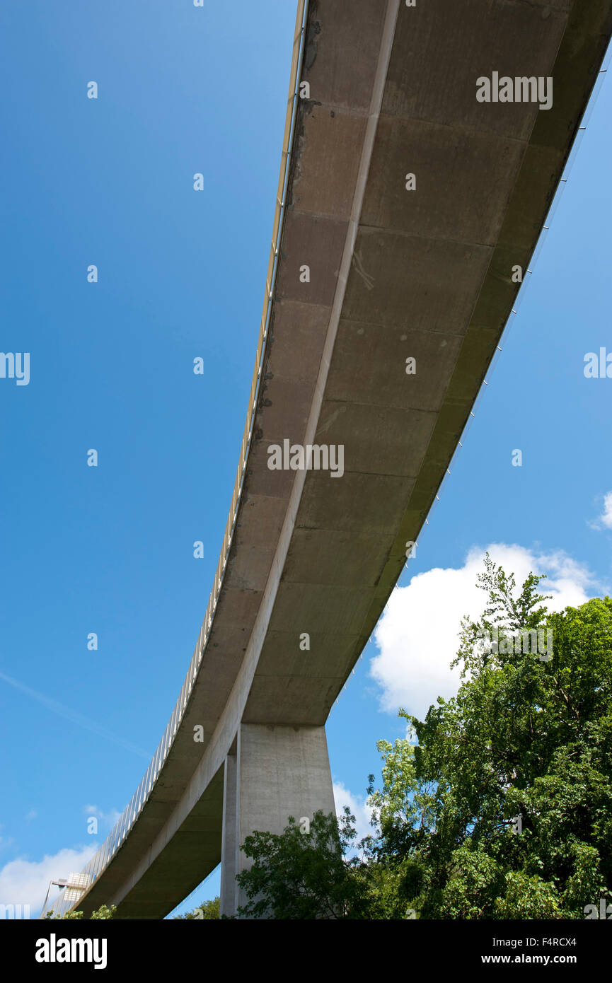 Vevey, Stadt, Stadt, Baum, Brücke, Autobahn, Autobahn-Brücke, Sommer, Waadt, VD, Vevey, Schweiz, Stockfoto