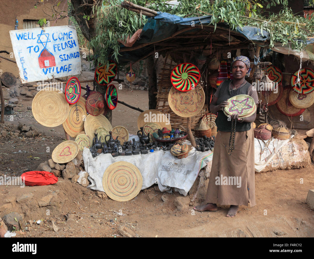 Region-Amharisch, verkauft die Falasha Dorf Wolleka in Gondar, Gondar, Frau selbst gefertigte souvenirs Stockfoto