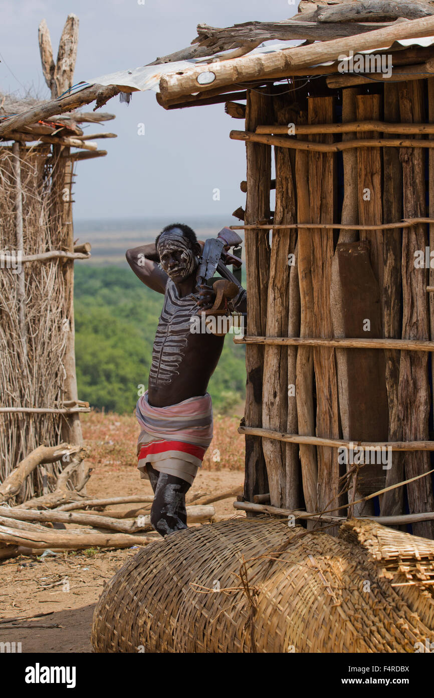 männliche Karo Stammesangehörige. Omo-Tal, Äthiopien Stockfoto
