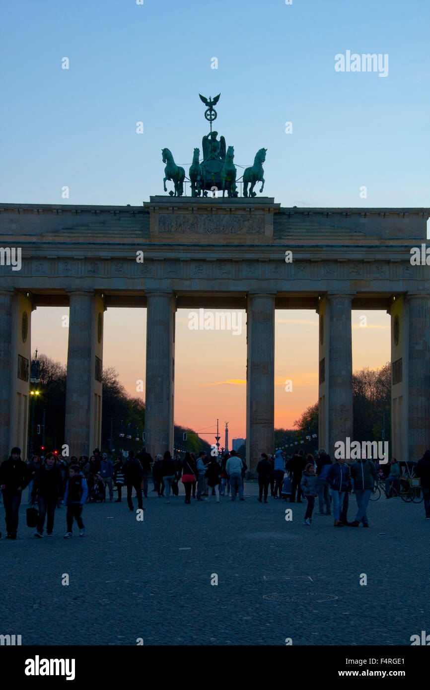 Berlin, Deutschland, Europa, Brandenburger Tor, Quadriga, Wahrzeichen, Skulptur, Victoria, Pferd Auto, Tourismus Stockfoto