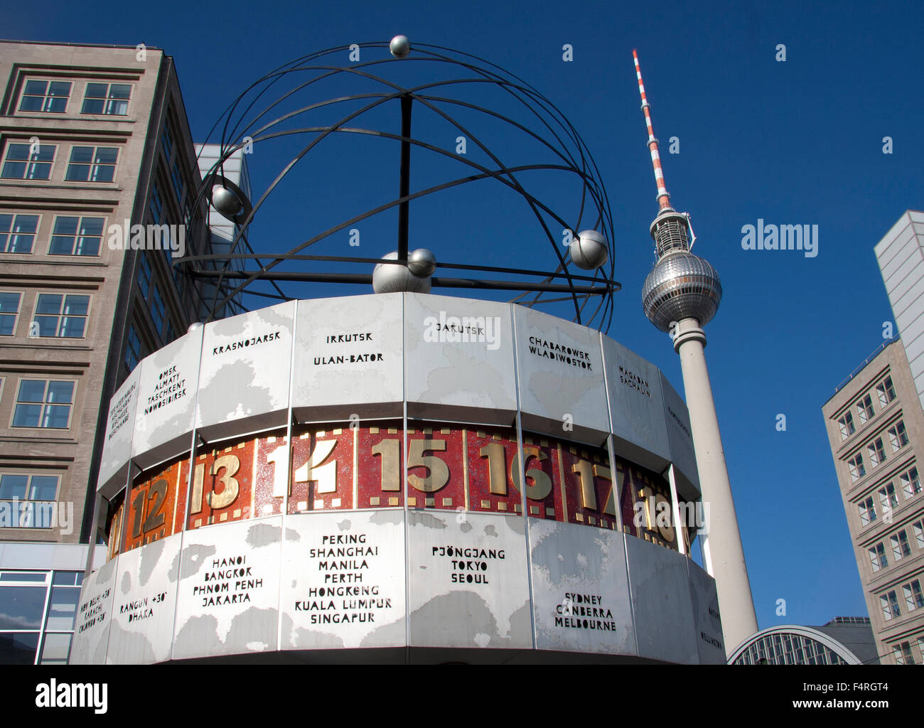 Berlin, Deutschland, Europa, Alexander Platz, Fernsehturm, Fernsehturm, Weltzeituhr, Urania, Uhr, Planeten, Stockfoto