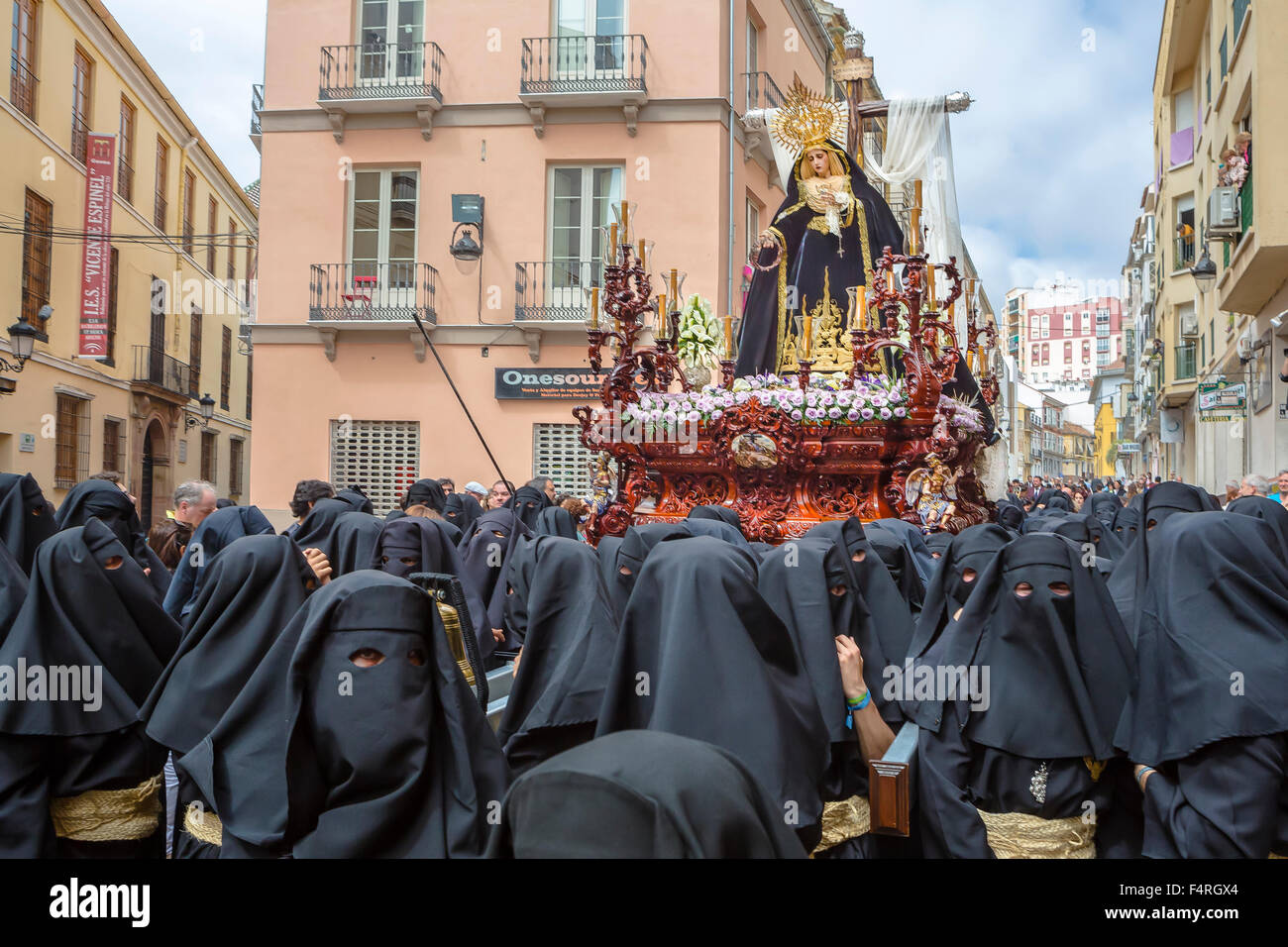 Andalusien, Region, Stadt Málaga, Spanien, Europa, schwarz, Feier, Innenstadt, Parade, Büßer, Menschen, Religion, Straße, Tourist Stockfoto