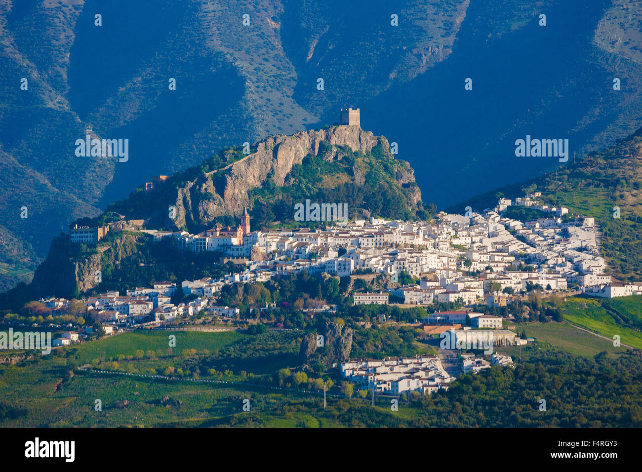 Andalusien, Region, Provinz Cadiz, Stadt, Landschaft, Berge, Spanien, Europa, Frühling, Zahara De La Sierra, Architektur, Burg, Stockfoto