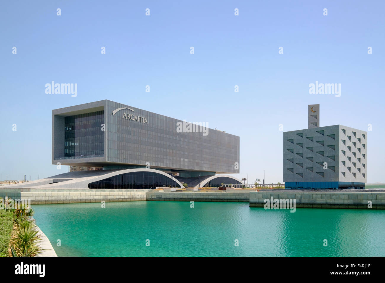 Ansicht der modernen Architektur des Arcapita Investition Firmensitz und private Moschee in Manama, Bahrain Stockfoto