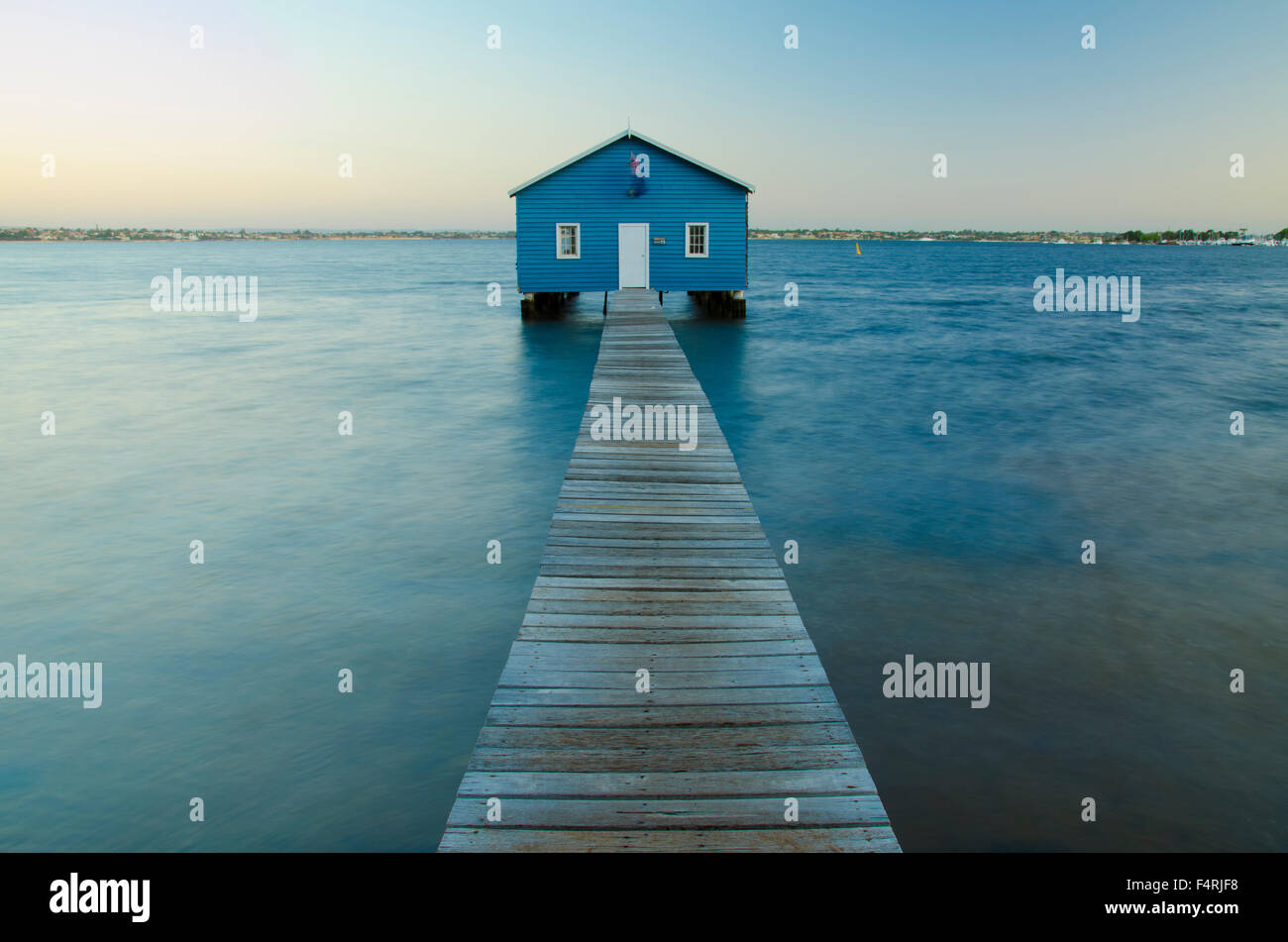 Am frühen Abend im Crawley Edge Boat Shed (Blue Boat House) in Perth, Australien Stockfoto