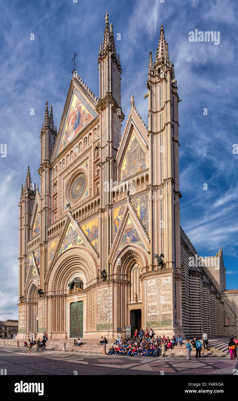 Italien, Europa, Umbrien, Orvieto, Kirche, Kloster, Frühling, Menschen, Kinder, Klasse Foto, Piazza del Duomo Stockfoto