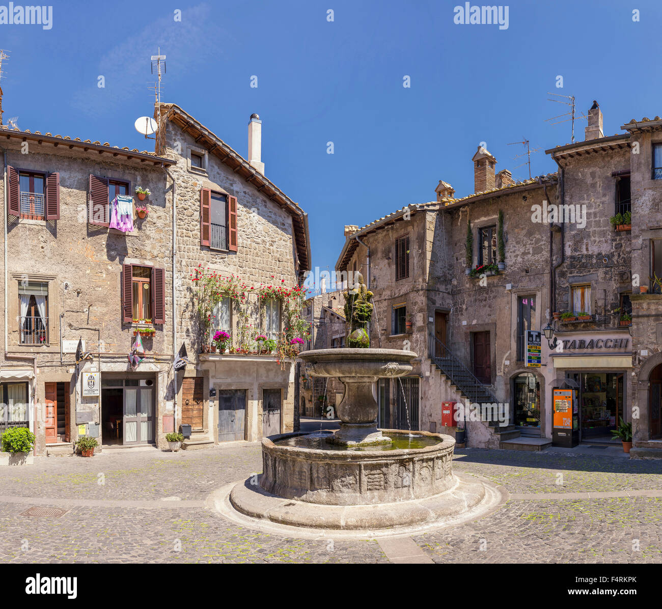 Italien, Europa, Lazio, Bagnaia, Stadt, Dorf, Frühling, Brunnen, Piazza Castello Stockfoto