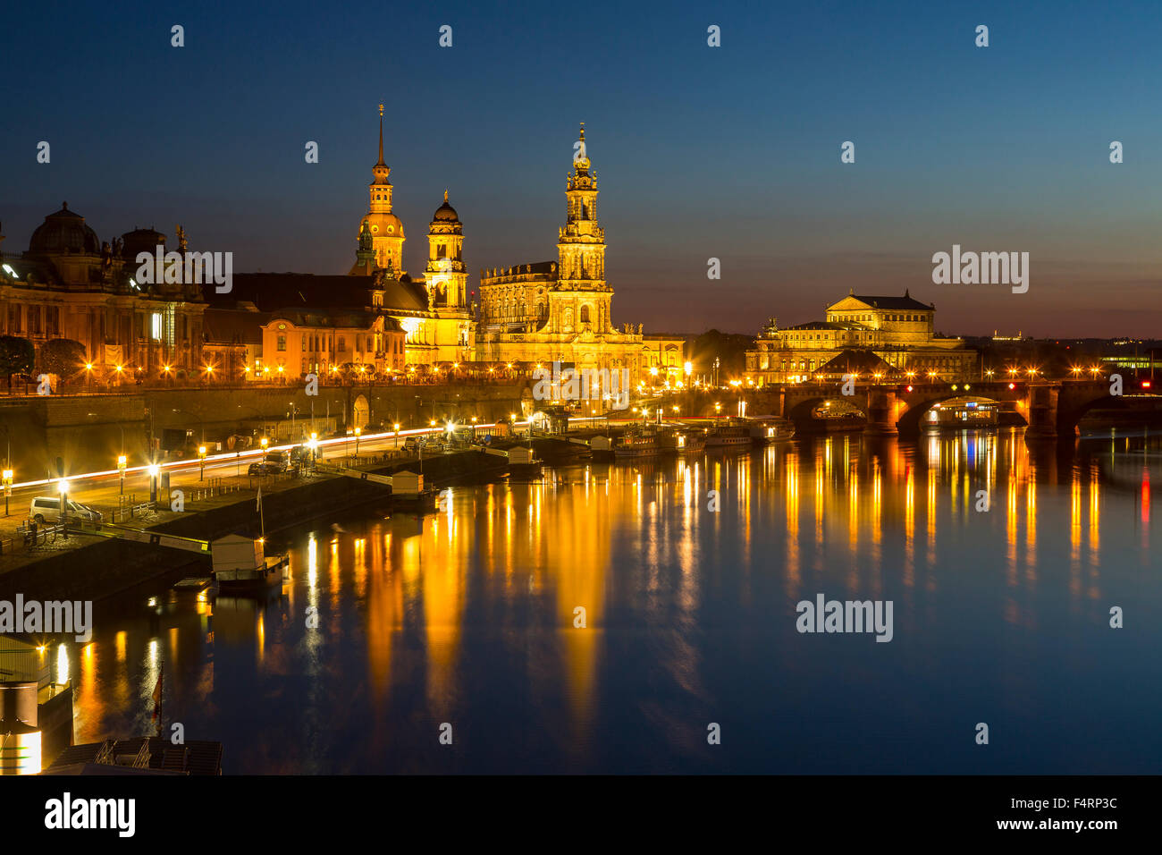 Stadtbild mit Elbe und Kathedrale von Dresden, Dresden, Sachsen, Deutschland Stockfoto