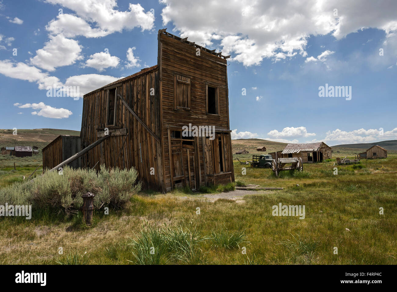 Alte hölzerne Häuser, Geisterstadt, Altgold Bergbaustadt, Bodie State Historic Park, Bodie, Kalifornien, USA Stockfoto