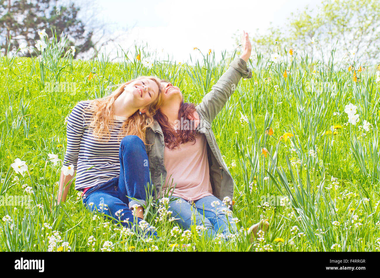 Zwei Mädchen den Tag genießen Stockfoto