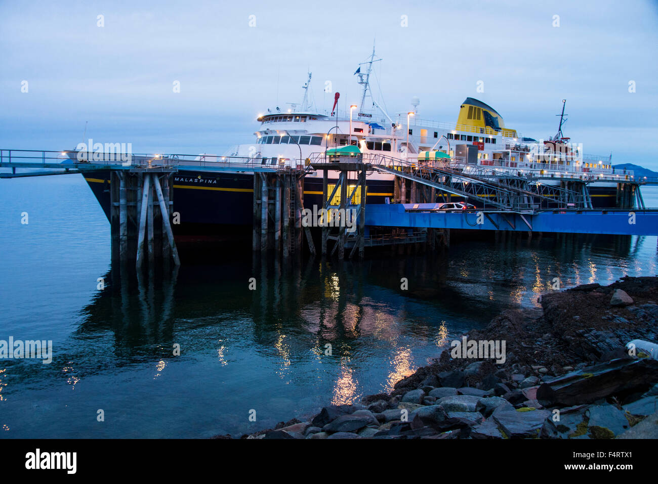 Inside Passage, USA, Alaska, staatliche Fähre, Fähre, Schiff, Abend Stockfoto