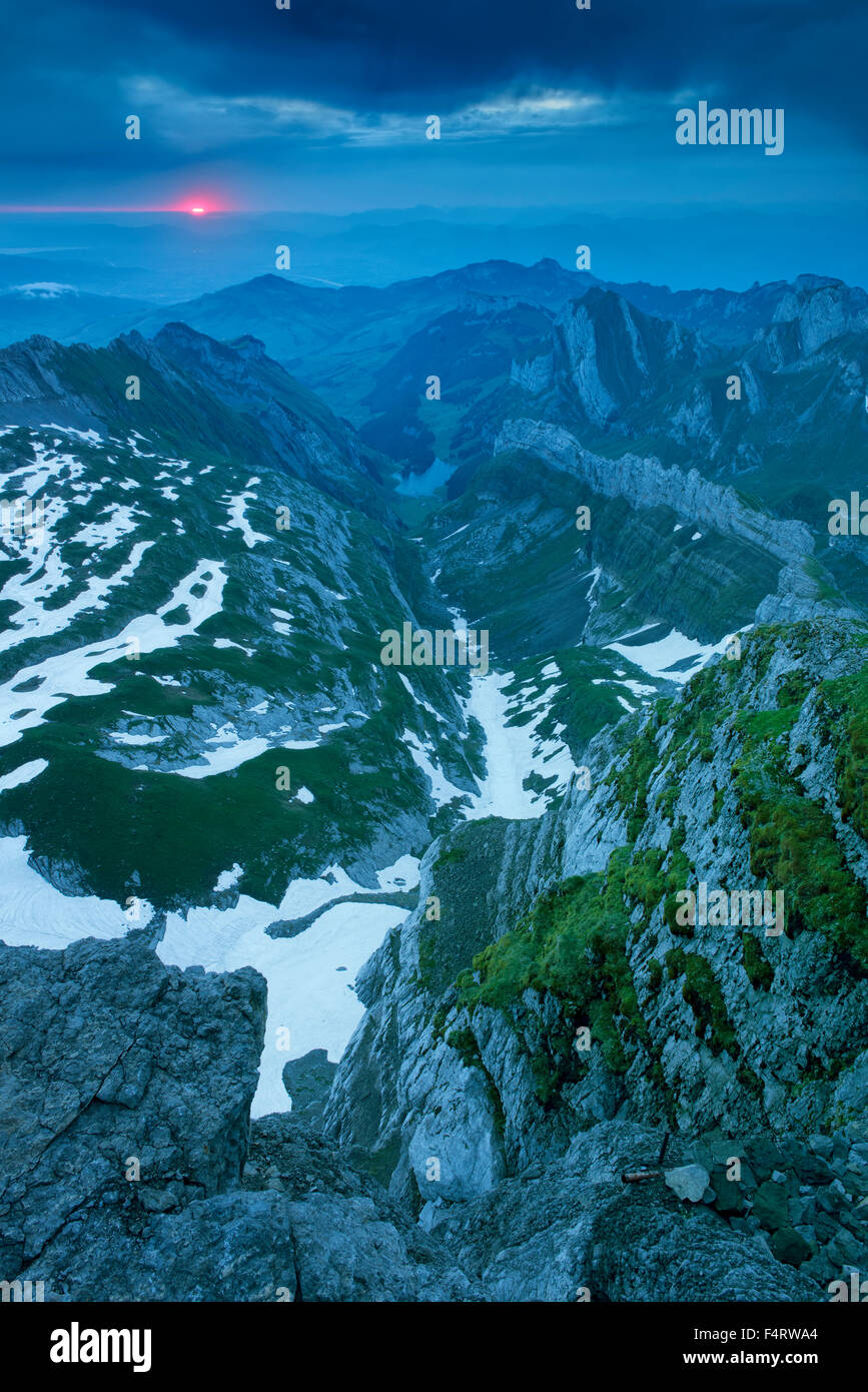 Europa, Schweiz, Appenzell, Berg Säntis, Sonnenaufgang gesehen vom Berg Säntis Stockfoto