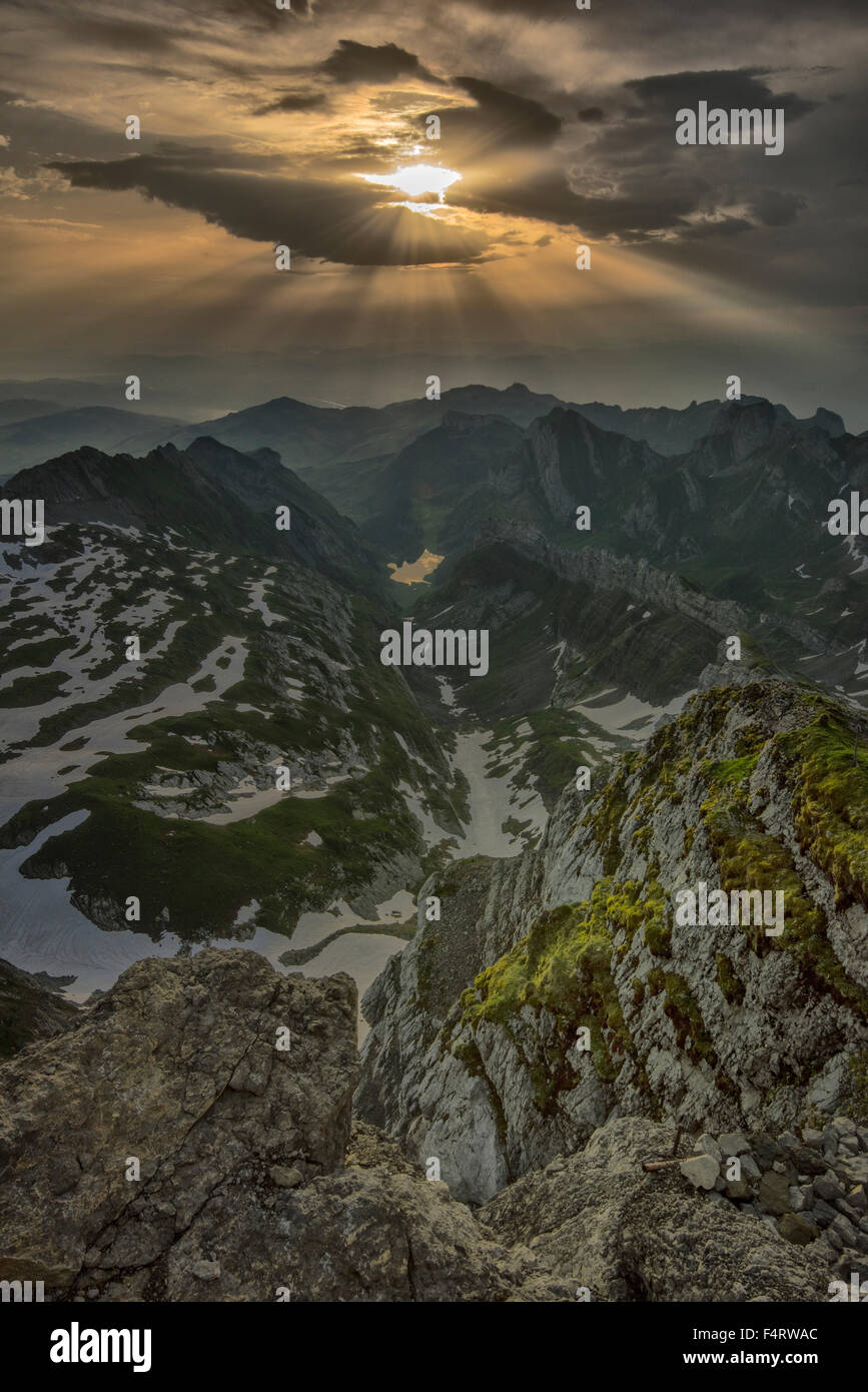 Europa, Schweiz, Appenzell, Berg Säntis, Sonnenaufgang über dem Seealpsee und Rhein Tal Stockfoto