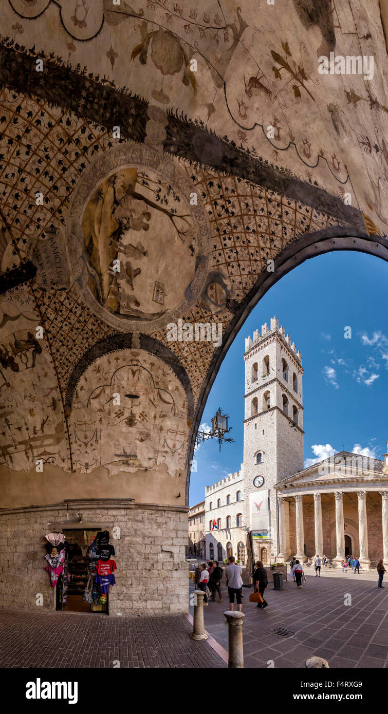 Italien, Europa, Assisi, Umbrien, Tempio di Minerva, Tempel, Piazza del Comune, Dorf, Frühling, Menschen, Stockfoto