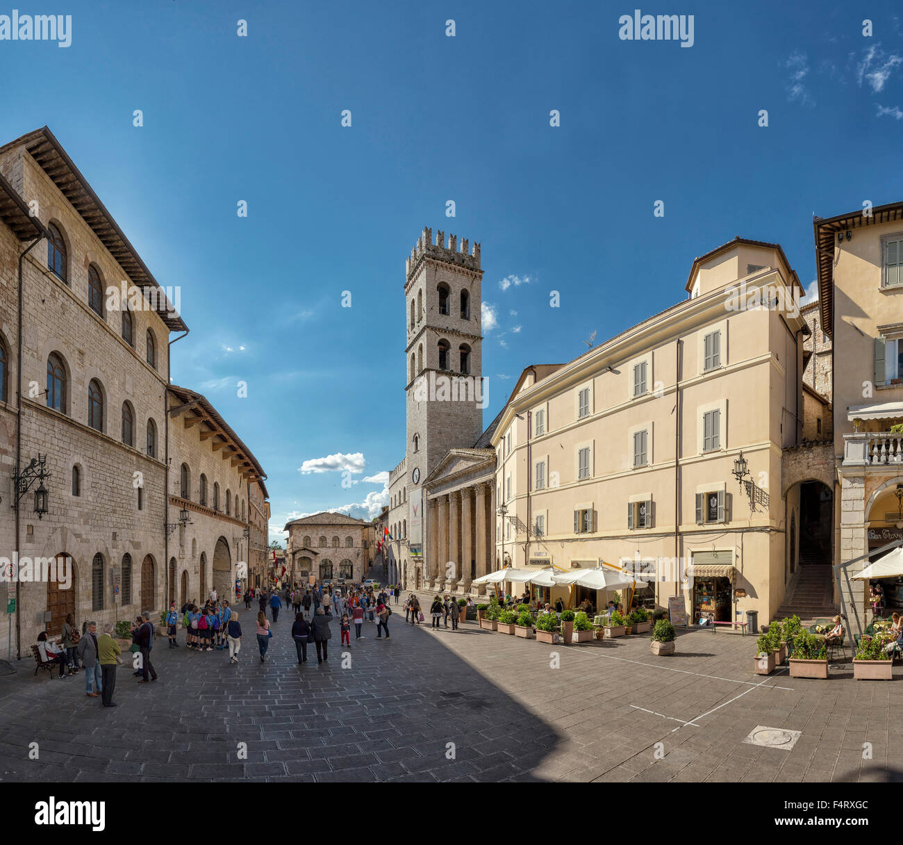 Italien, Europa, Assisi, Umbrien, Piazza del Comune, Dorf, Frühling, Menschen, Stockfoto