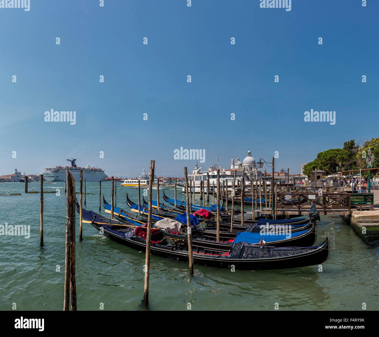 Italien, Europa, Venezia, Venedig, Veneto, Kreuzfahrtschiff, Kirche, Chiesa Santa Maria della Salute, Dorsoduro, Kirche, Kloster, Wat Stockfoto