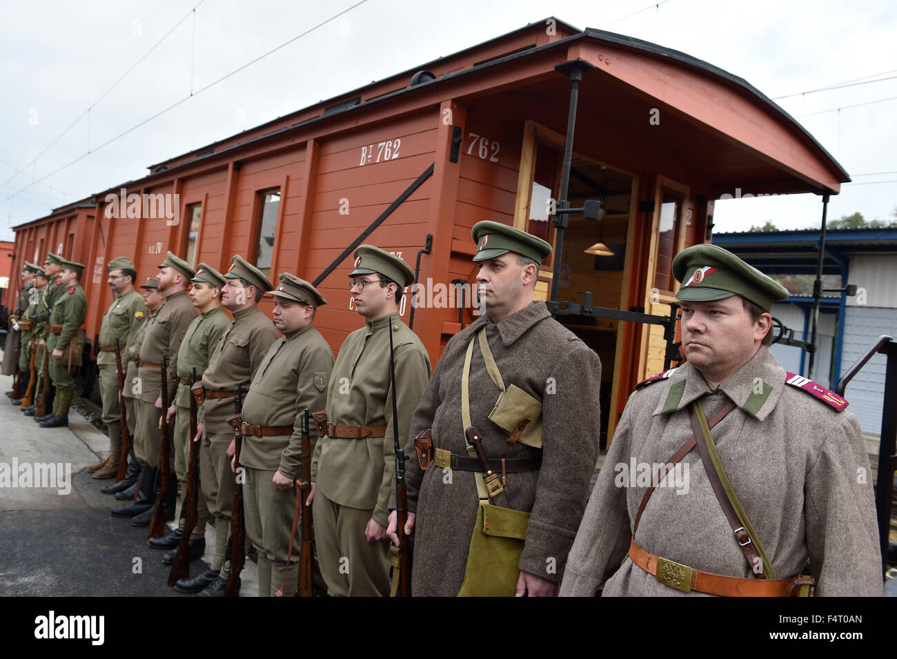 Brno, Tschechische Republik. 20. Oktober 2015. Die Legion zu trainieren ist eine mobile Nachbildung eines Zuges Legionen auf der Transsibirischen Eisenbahn. Museum der tschechoslowakischen Legionen in Russland präsentiert neue Kutsche für Schneider in Brno, Tschechische Republik, 20. Oktober 2015. © Vaclav Salek/CTK Foto/Alamy Live-Nachrichten Stockfoto