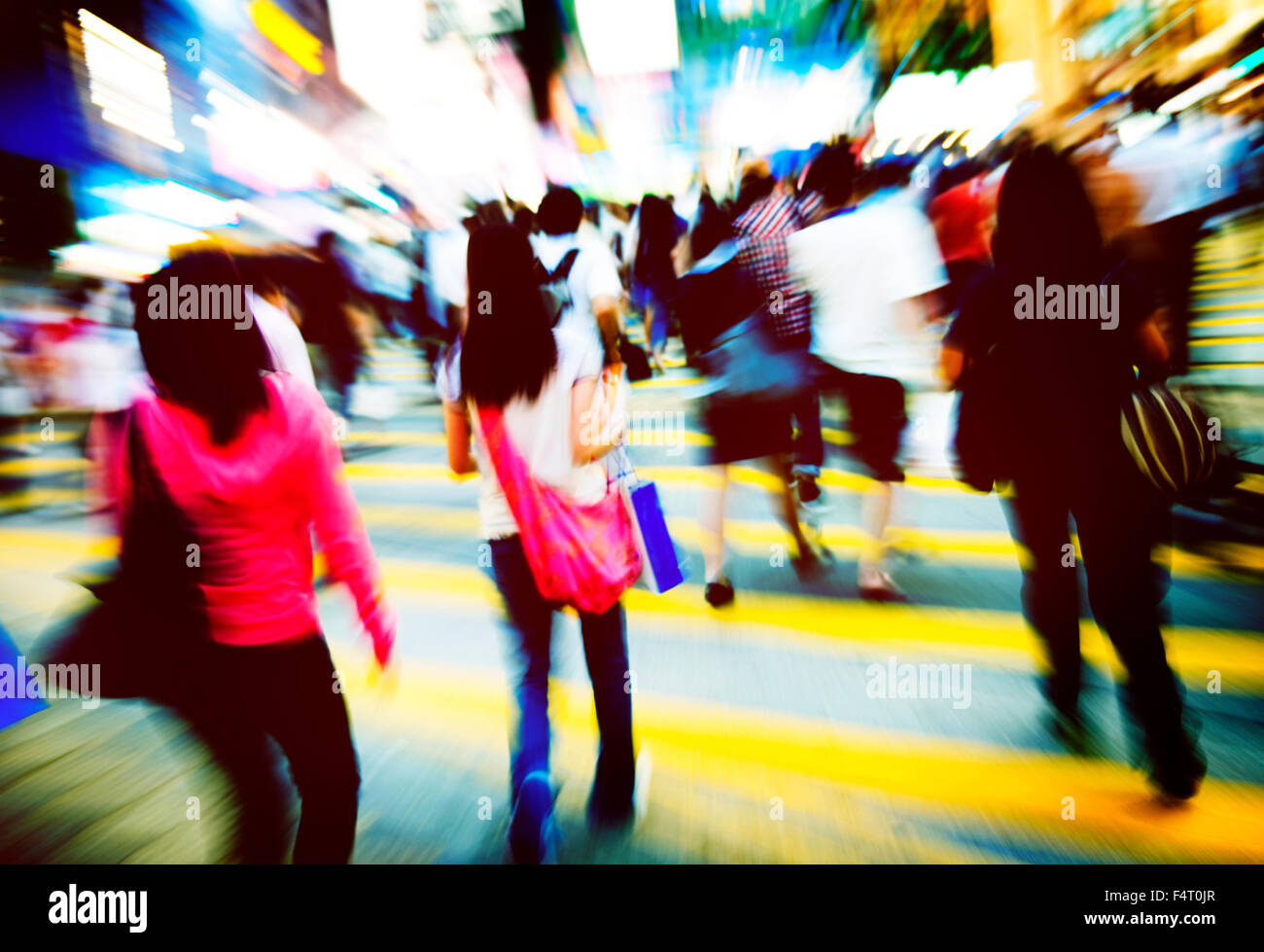 Fussgängerzone Gehweg Zebrastreifen voll Konsum Konzept Stockfoto