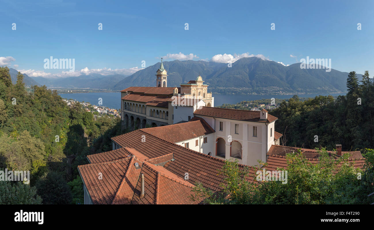 Schweiz, Europa, Locarno, Ticino, Santuario, Madonna del Sasso, Lago Maggiore, Kirche, Kloster, Wasser, Bäume, Sommer, moun Stockfoto