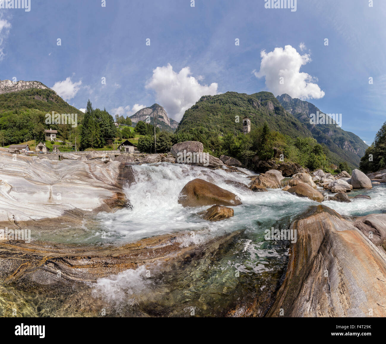 Schweiz, Europa, Lavertezzo, Ticino, Rapid, Fluss, Verzascatal, Landschaft, Wasser, Sommer, Berge, Hügel, Stockfoto