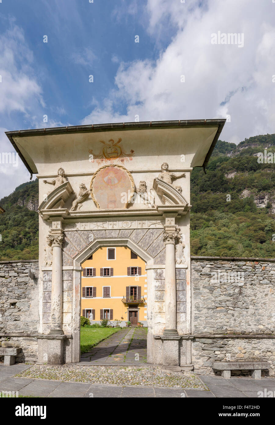 Schweiz, Europa, Cevio, Ticino, Haus, Tor, Haus, Sommer, Berge, Hügel, Stockfoto