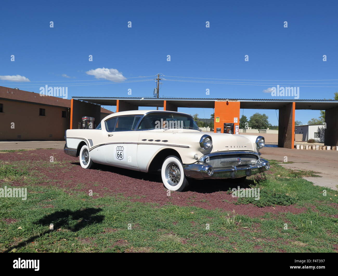 1957 Buick Century geparkt auf der Route 66 in Williams, Arizona Stockfoto