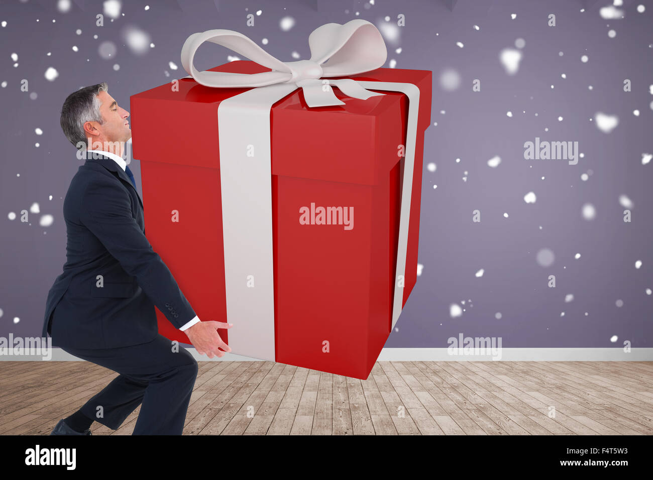 Zusammengesetztes Bild Des Stilvollen Mann Mit Riesen Geschenk Stockfotografie Alamy