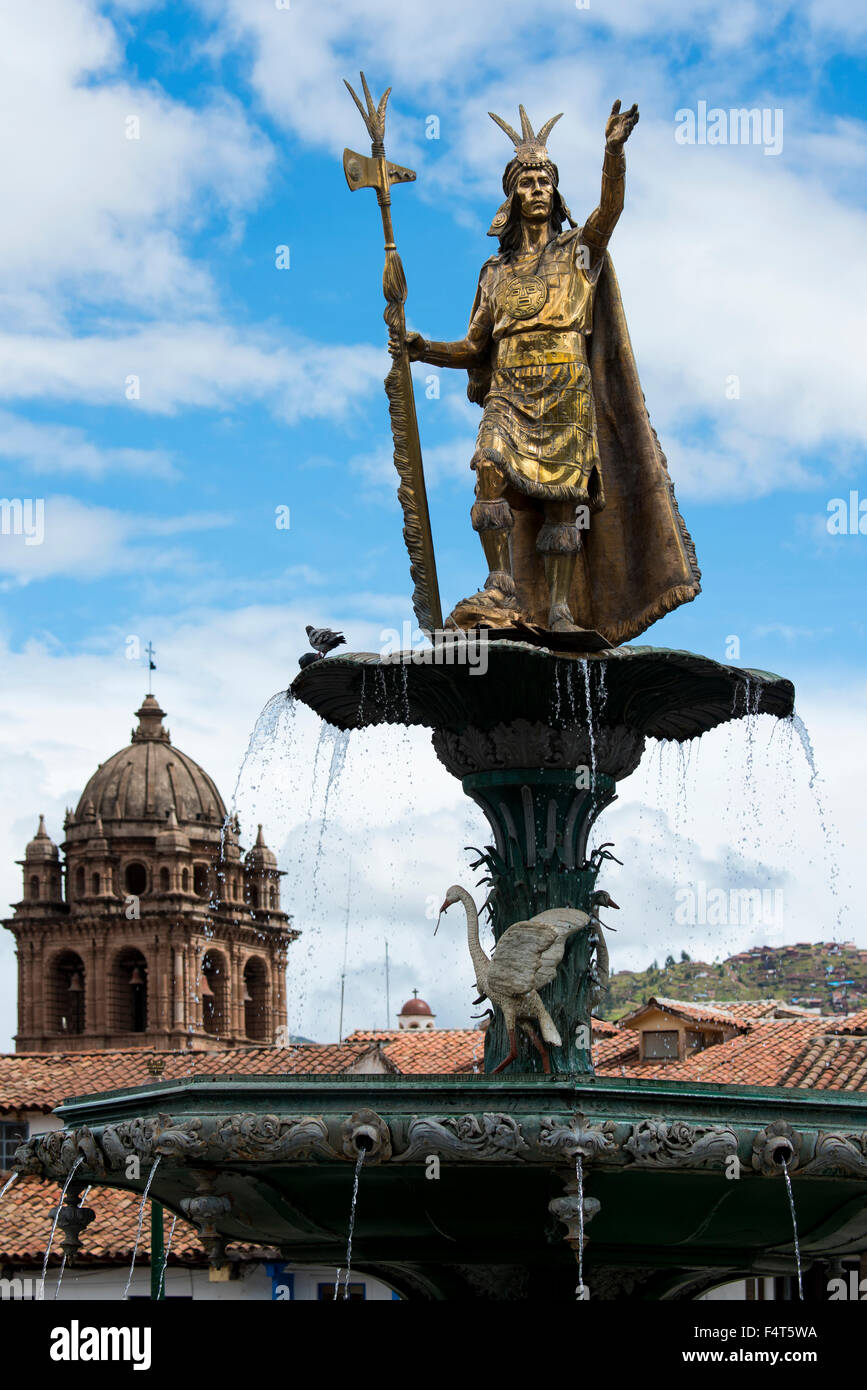 Südamerika, Latin America, Anden, Peru, Cusco, Inka-Statue auf der Plaza des armas Stockfoto