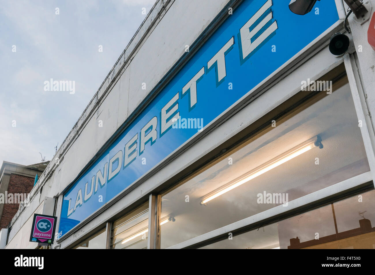 Melden Sie sich für einen Waschsalon in London. Stockfoto