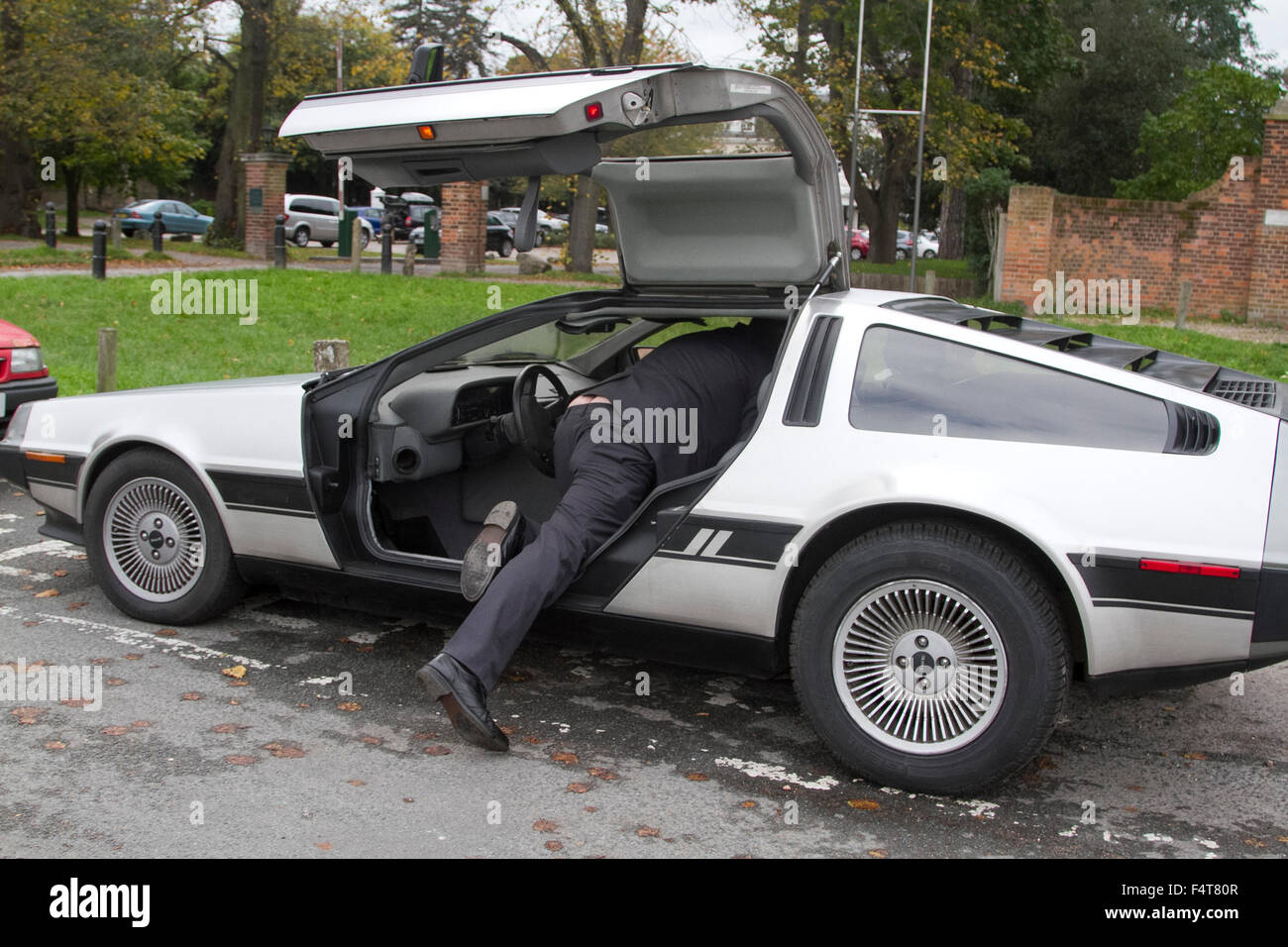 Wimbledon London, UK. Ein Jahrgang Delorean Auto ähnlich wie in der amerikanischen Science Fiction-Film zurück in die Zukunft zu sehen ist auf Wimbledon Common gesichtet. Bildnachweis: Amer Ghazzal/Alamy Live-Nachrichten Stockfoto