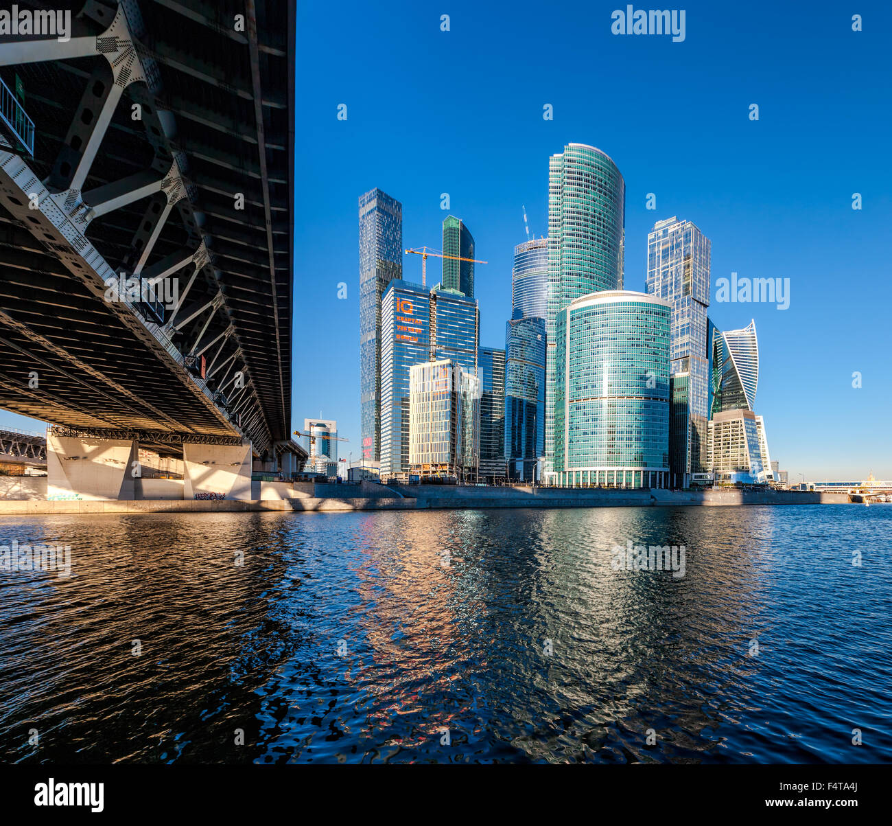 Moskau, Russland - 21. Oktober 2015: Moskwa-City. Ansicht von Wolkenkratzern Moscow International Business Center. Stockfoto
