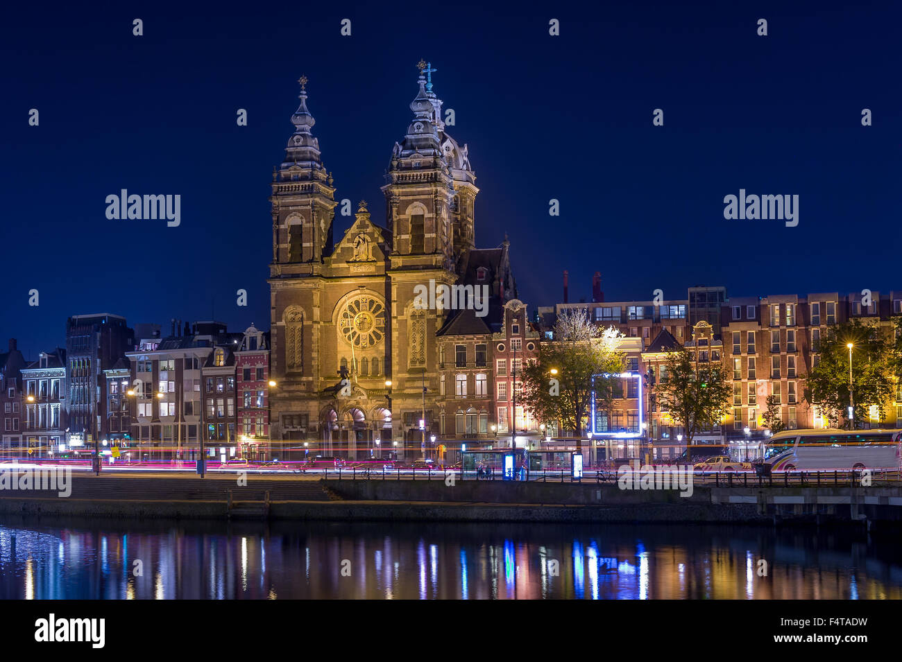 St. Nikolaus in der Nacht Stockfoto