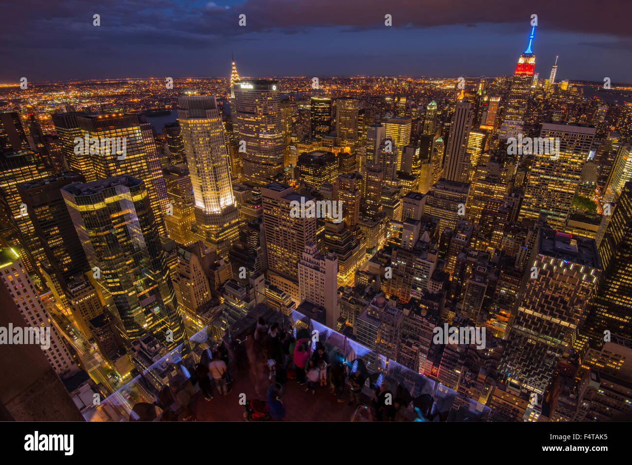 USA, Ostküste, New York, Manhattan, Ansicht von oben aus Rock, Aussichtsdeck nach Midtown in der Nacht Stockfoto