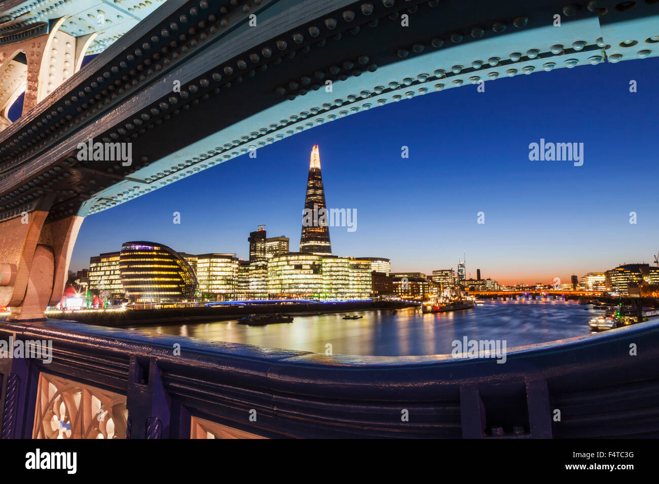 England, London, Southwark, City Hall und der Shard Stockfoto