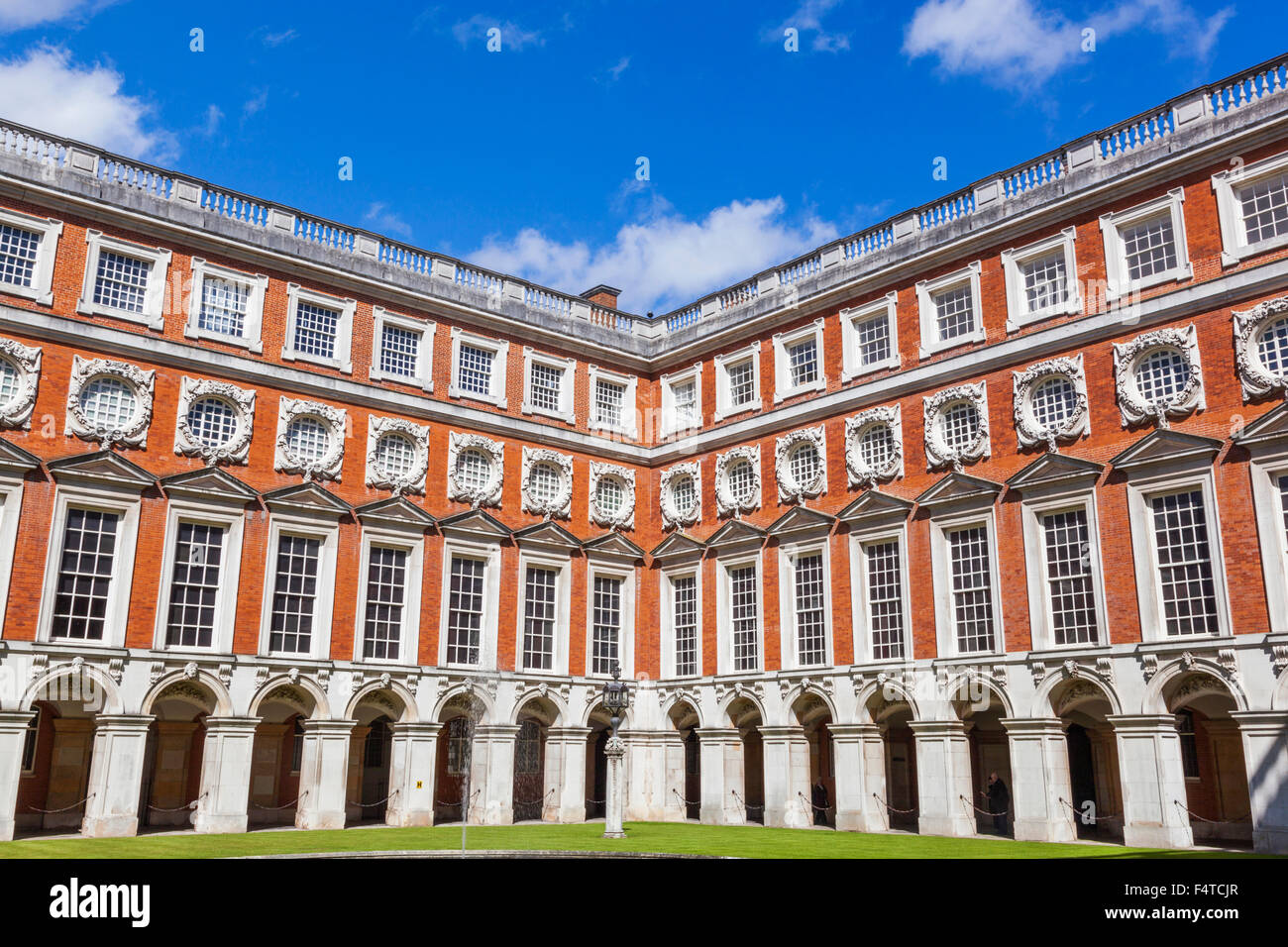 England, Middlesex, London, Kingston-upon-Thames, Hampton Court Palace, dem Brunnen Stockfoto