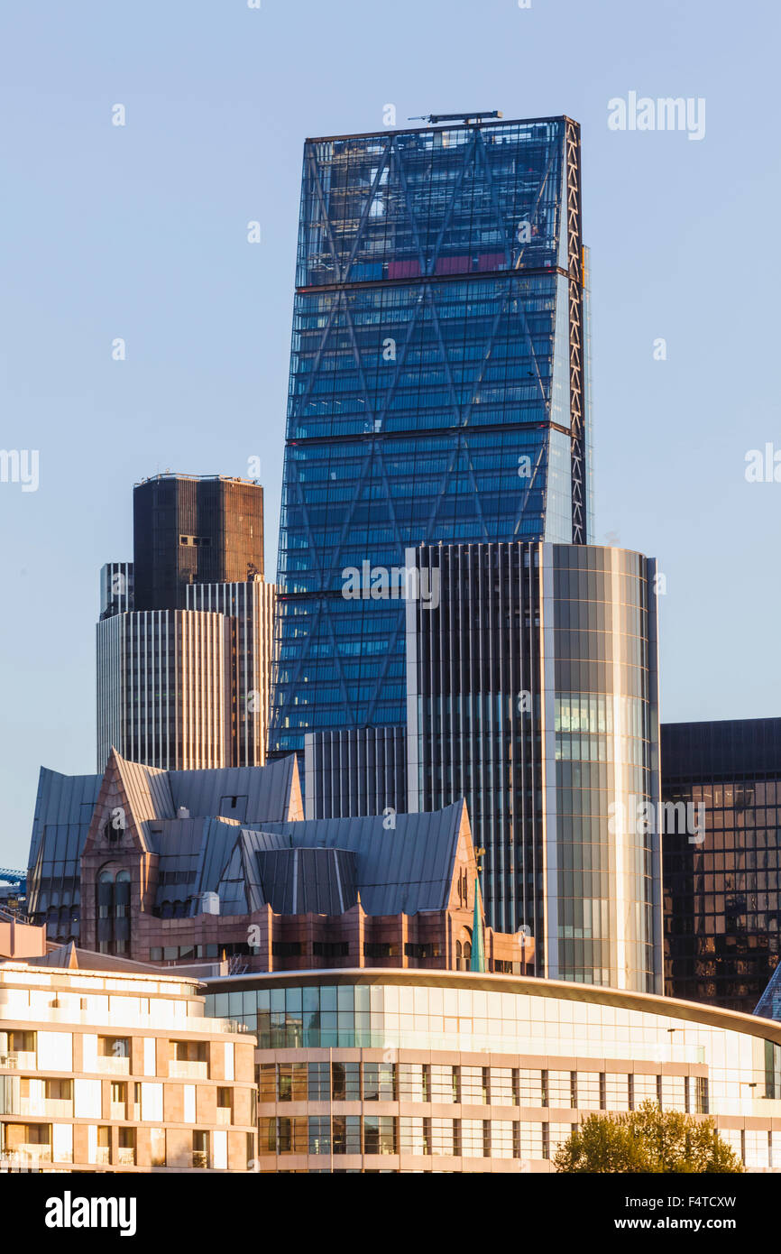 England, London, City, das Cheesegrater-Gebäude Stockfoto