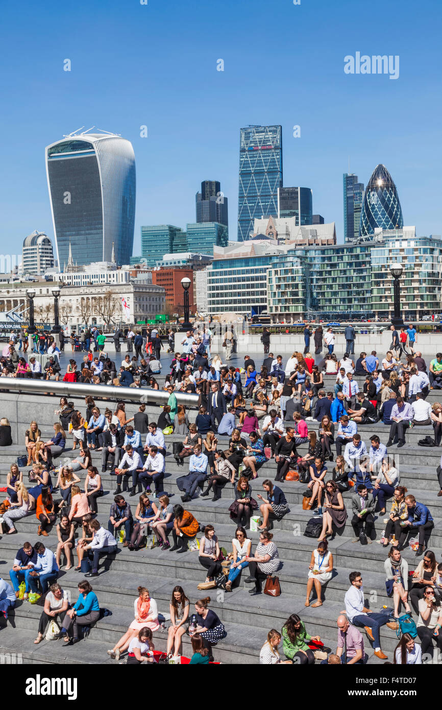 England, London, Büroangestellte und Stadt, Skyline Stockfoto