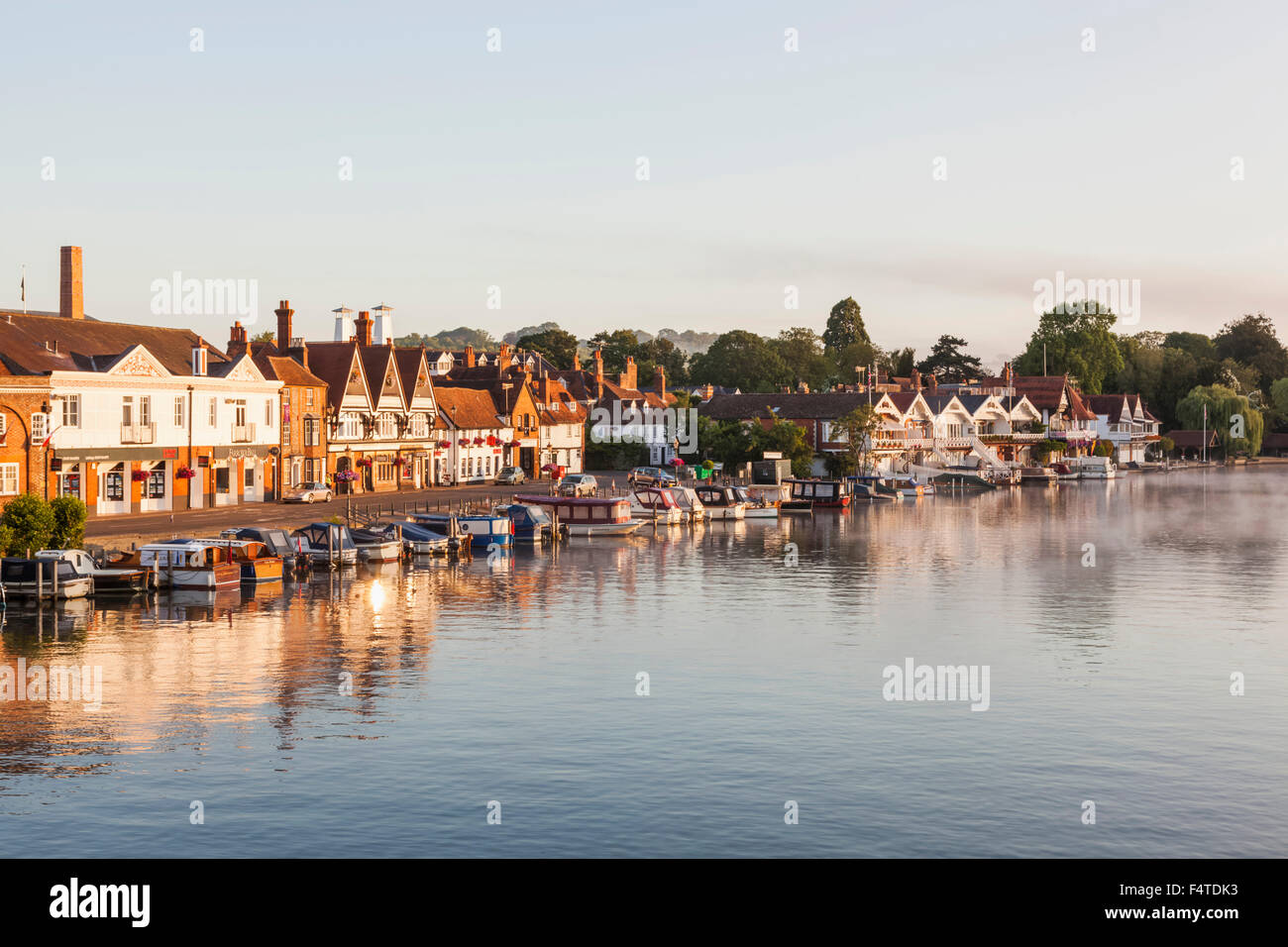 England, Oxfordshire, Henley-on-Thames, Stadt Skyline und Themse Stockfoto