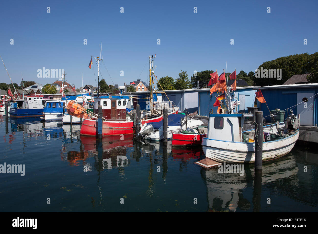 Angeln Boote und Segel-Yachten im Niendorfer Hafen, Hafen, Ostsee Bad Timmendorf, Strand, Meer, Stadtteil Niendorf, Sc Stockfoto