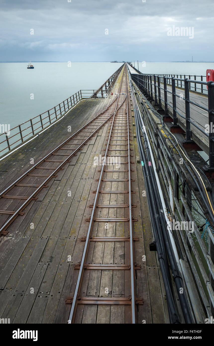 Southend auf Meer Vergnügen Pier, die längste in der Welt, bis 1,34 Meilen (2,16 km) in der Mündung des Flusses Themse. Stockfoto