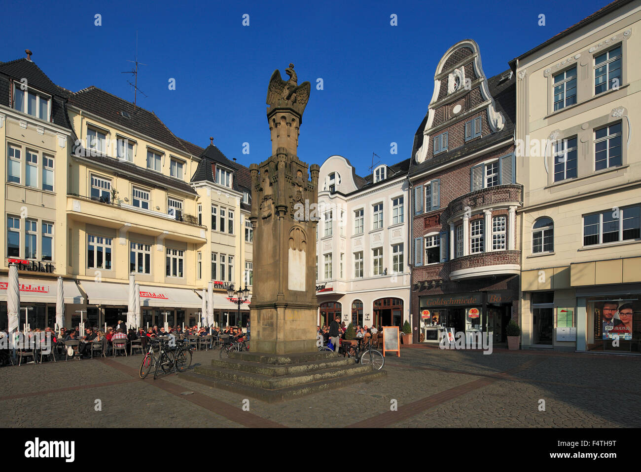 Deutschland, Europa, North Rhine-Westphalia, Mörs, Stadthäuser, Preußen-Denkmal, Altmarkt, Geburtsort, Gerhard Tersteegen, Monume Stockfoto