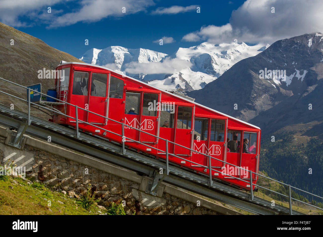 Berg-Eisenbahn auf Muottas Muragl in der Nähe von Piz Palü, Stockfoto