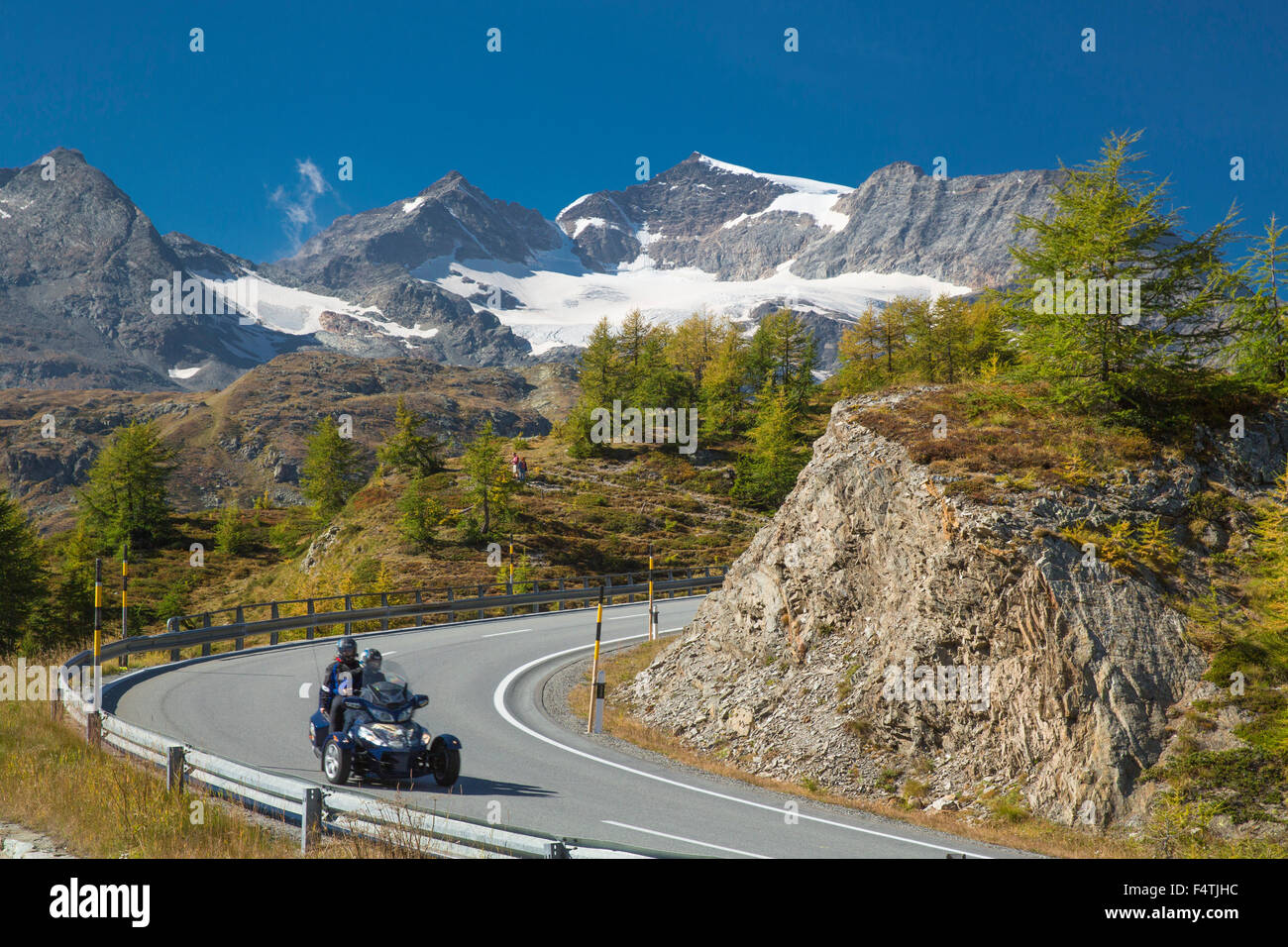Motorrad auf Bergpass, Stockfoto