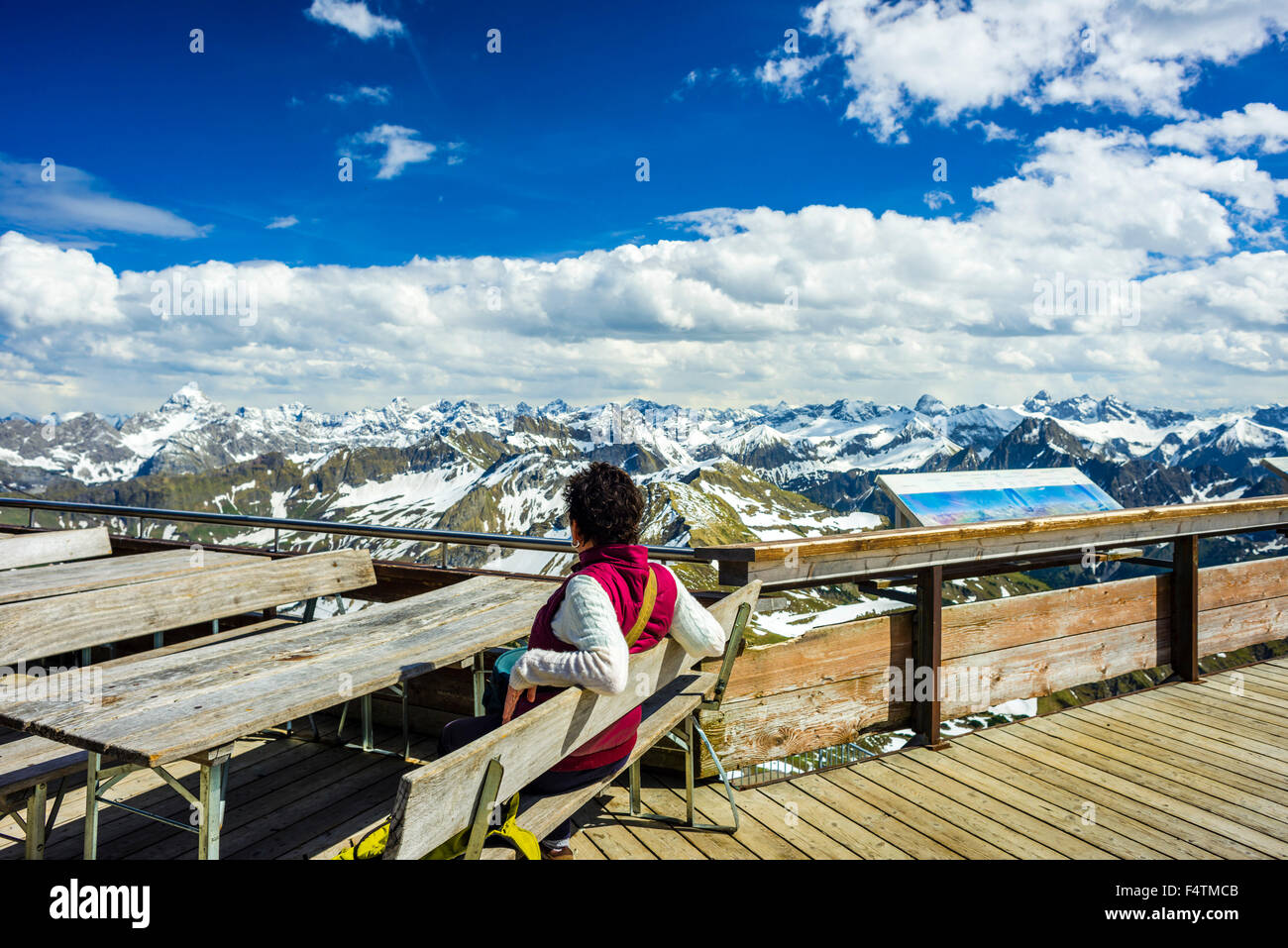 Allgäuer Alpen, Aussichtsplattform, Aussichtspunkt, Bayern, Berge, Berge Landschaft, Deutschland, Europa, Frau, Frau, Berge, summ Stockfoto
