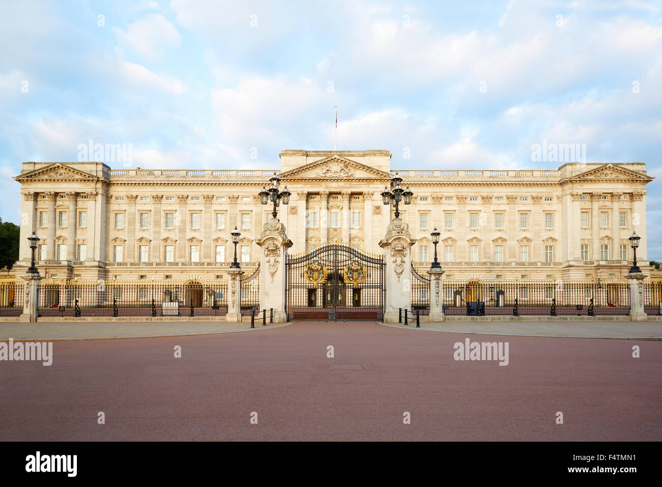 Der Buckingham Palace im frühen Morgenlicht in London Stockfoto