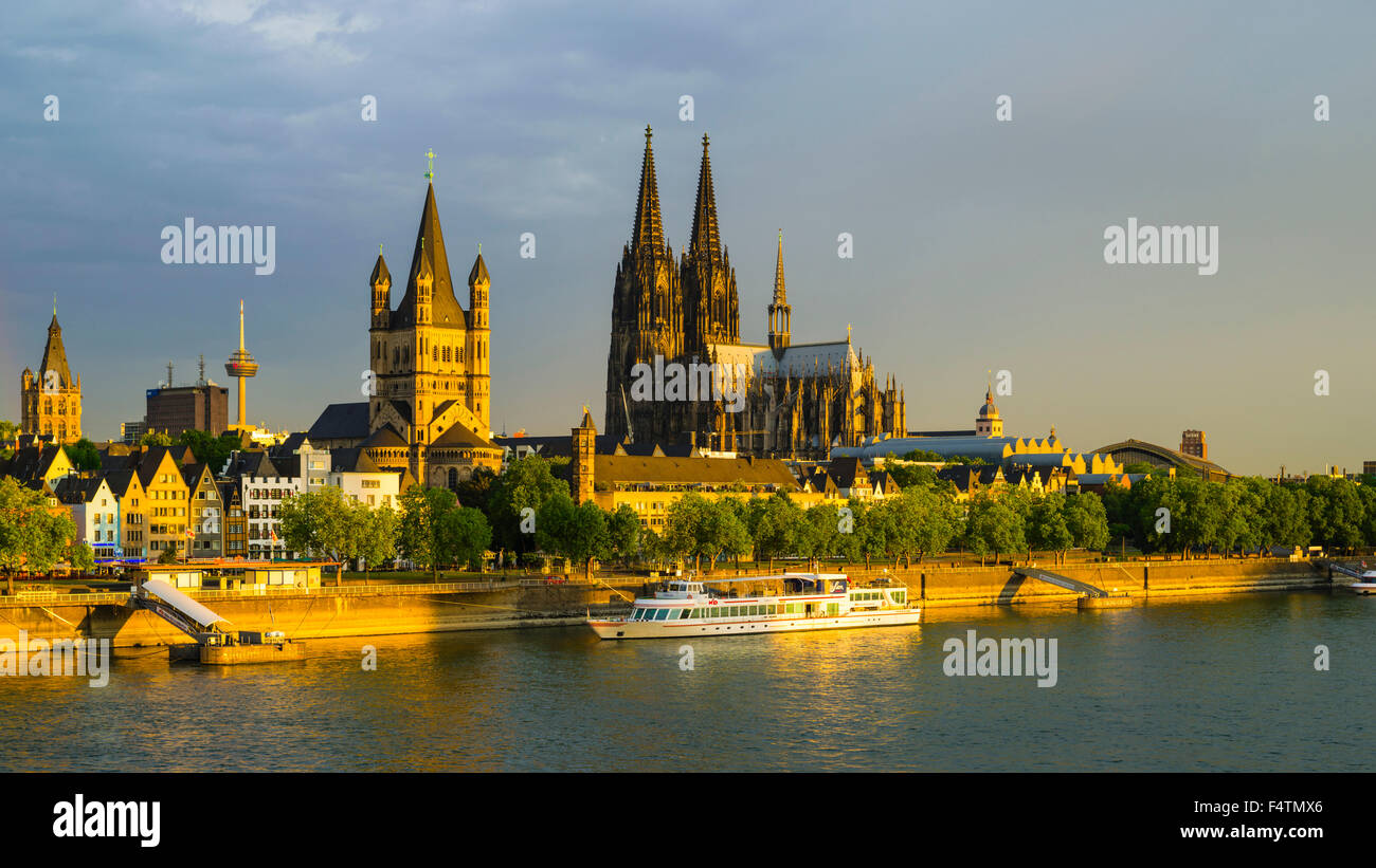 Altstadt, Strand, Urlaub Schiff, Colonius, Colonius TV Turm, Deutschland, Dom, Dom, Europa, Fernsehturm, Gross St. Stockfoto