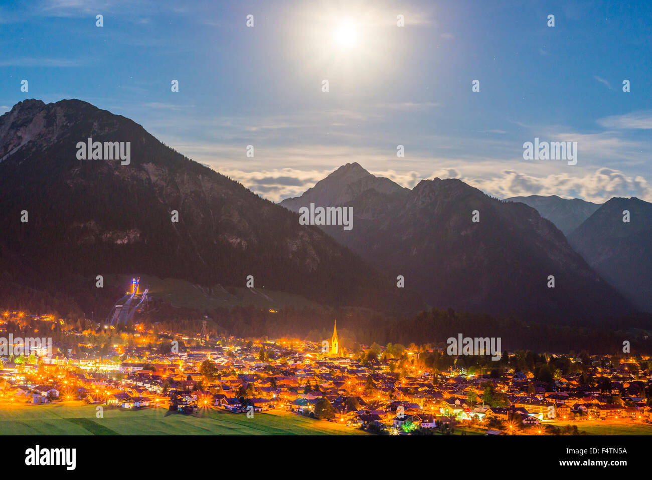 Allgäu, Allgäuer Alpen, Bayern, Lichter, Illluminated, Deutschland, Europa, Mond, Mondschein, Nacht, Oberallgäu, Oberschwaben, Oberstdor Stockfoto