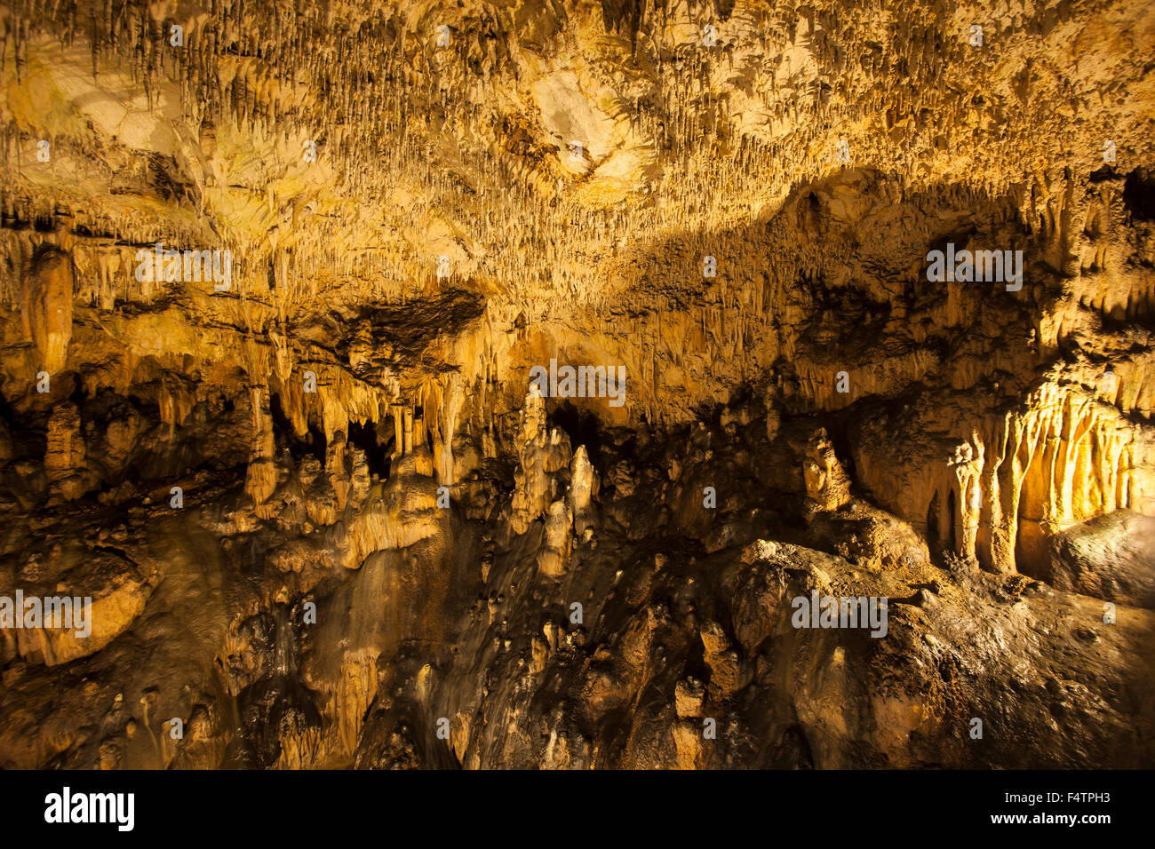 Tropfsteinhöhle in der Nähe von Rudine, Insel Krk, Kroatien, Kvarner-Bucht Stockfoto