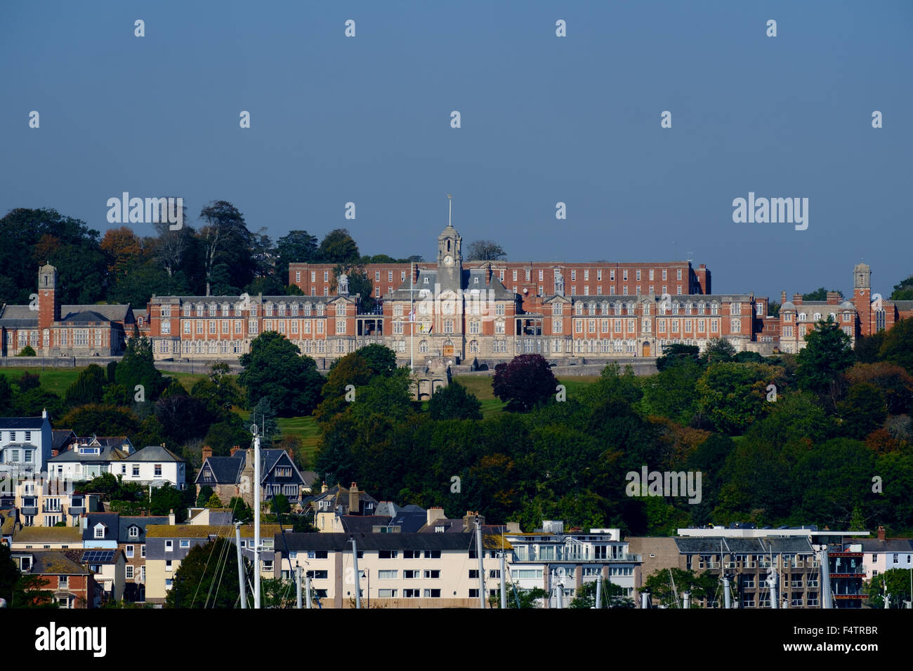 Britannia Royal Naval College (BRNC) bekannt als Dartmouth, ist die Naval Academy des Vereinigten Königreichs und der Erste Offizier Ausbildung Stockfoto